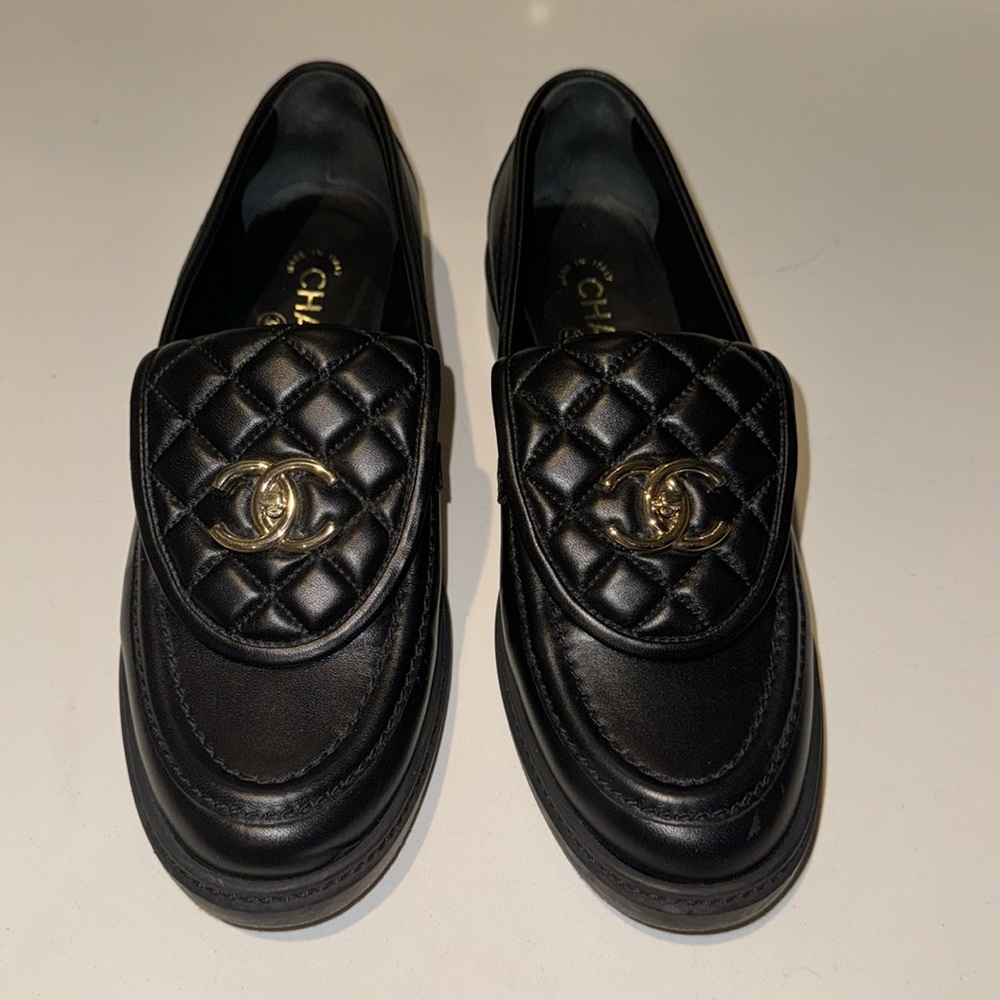 Chanel turn lock loafer 39.5